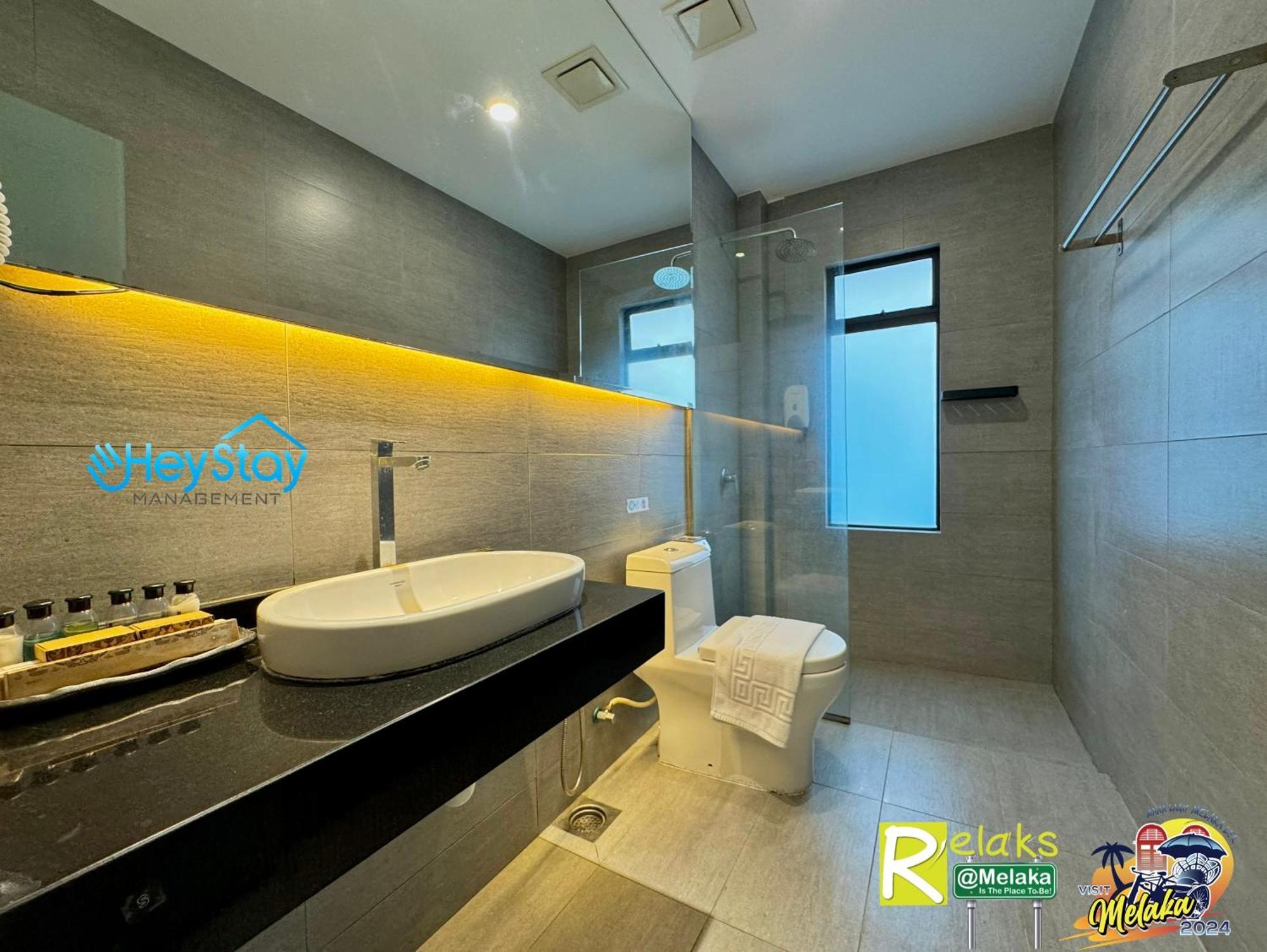 Modern Cave Walking Distance 5mins To Jonker Guest house *