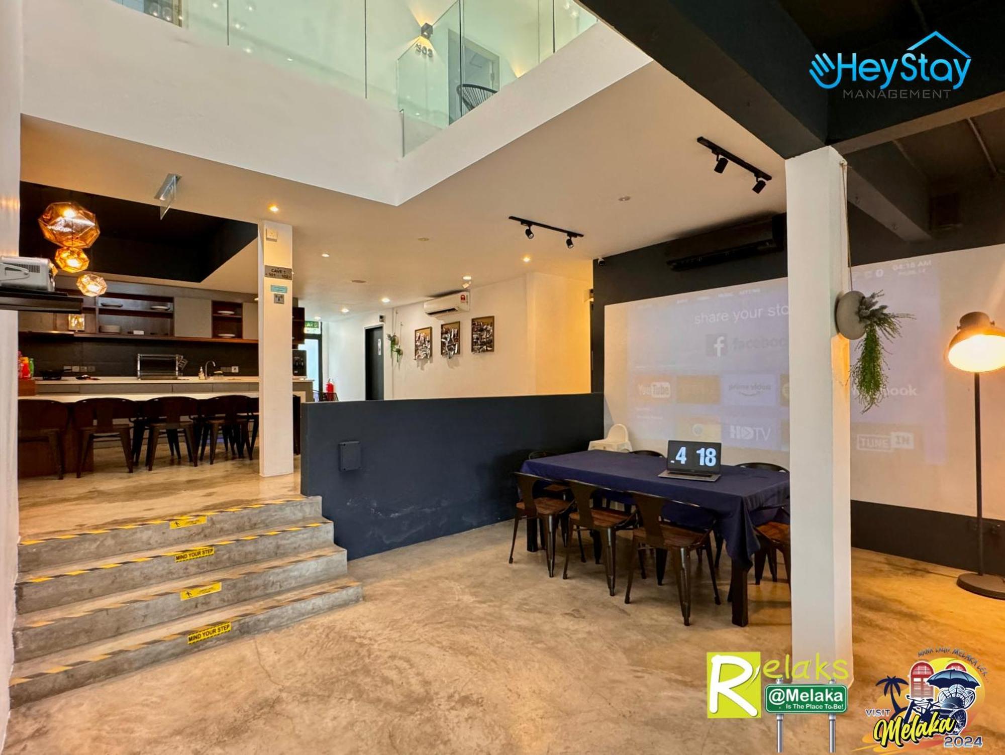 Modern Cave Walking Distance 5mins To Jonker Rumah tetamu